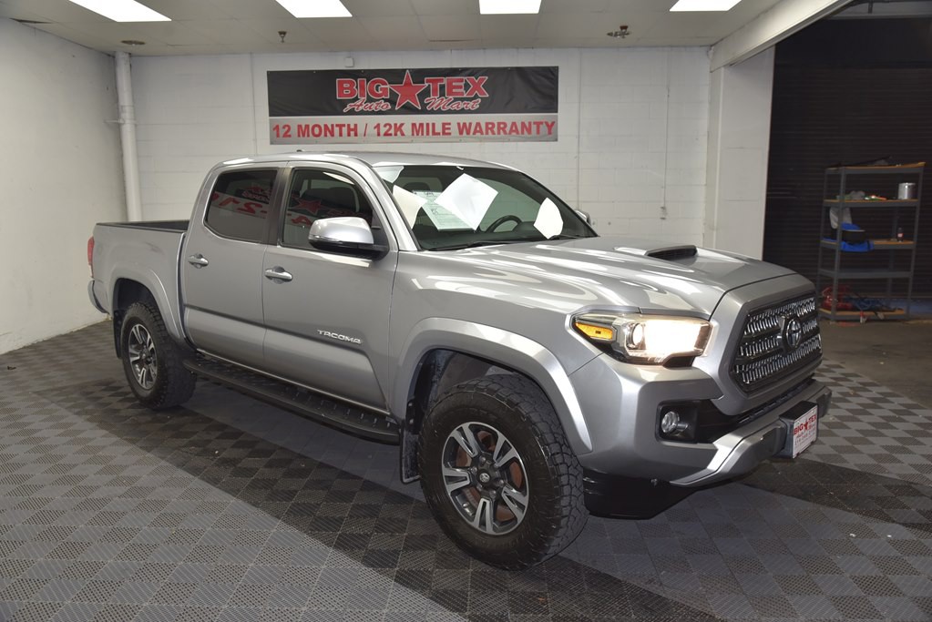 2017 Toyota Tacoma Image 8