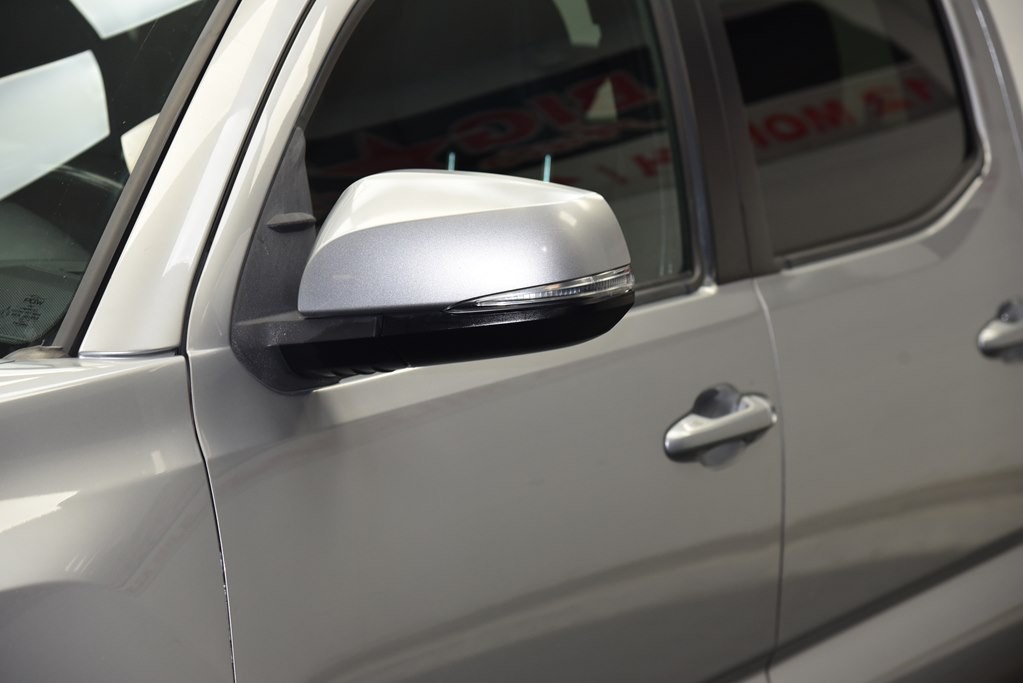 2017 Toyota Tacoma Image 10