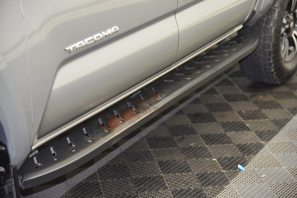 2017 Toyota Tacoma Image 11