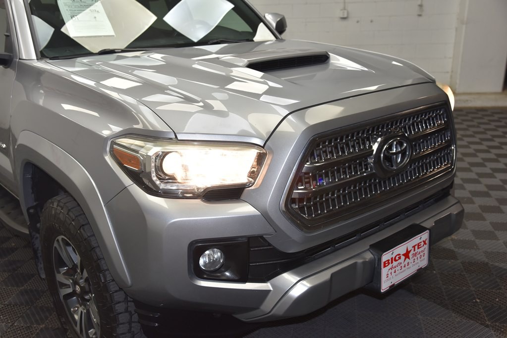 2017 Toyota Tacoma Image 13