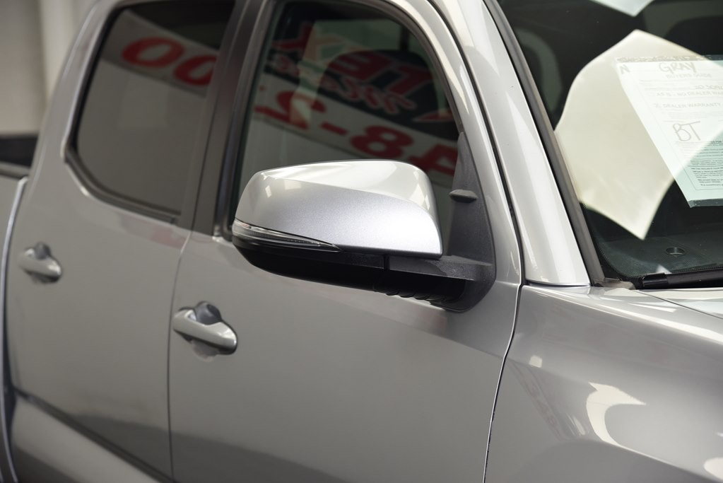 2017 Toyota Tacoma Image 14