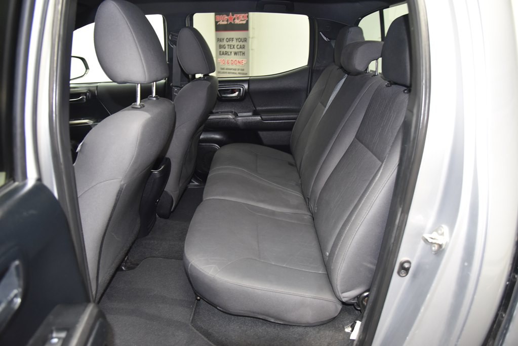 2017 Toyota Tacoma Image 20