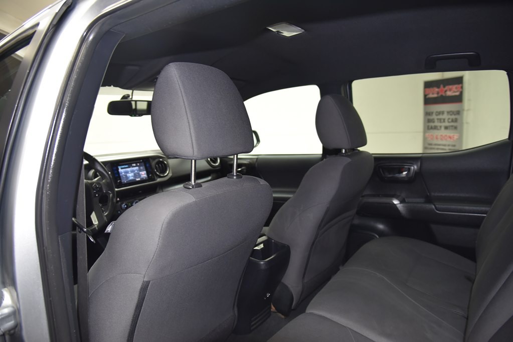 2017 Toyota Tacoma Image 21