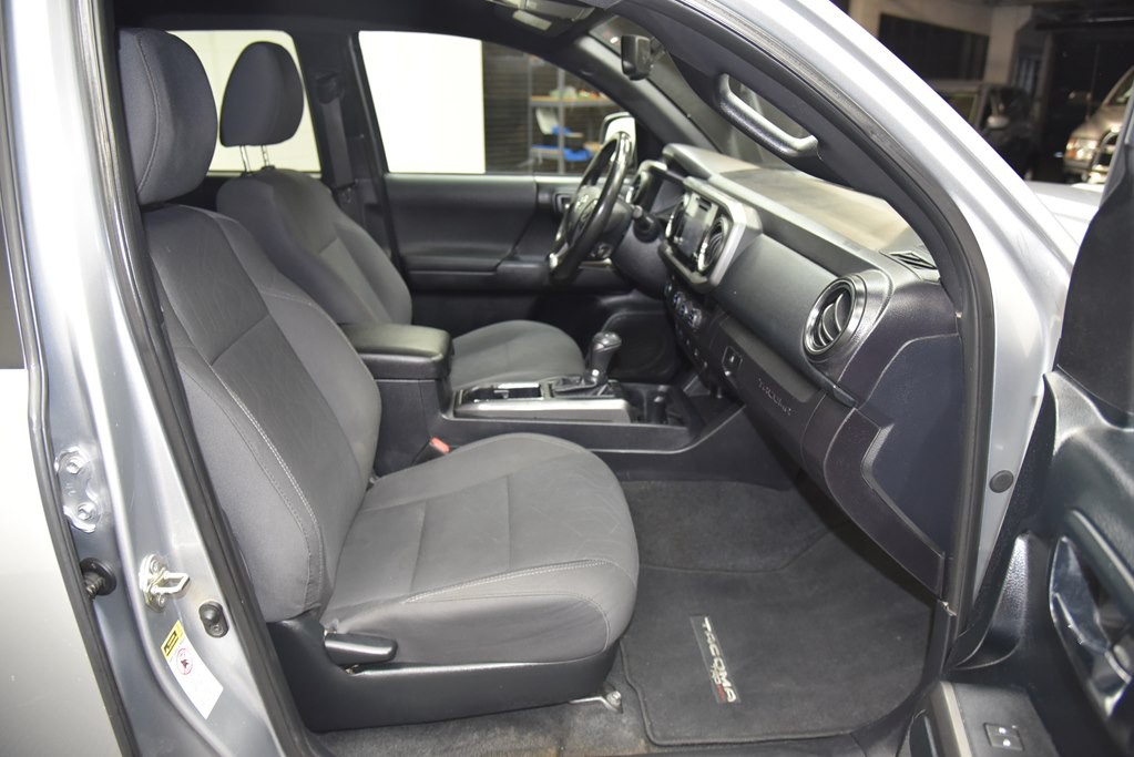 2017 Toyota Tacoma Image 26