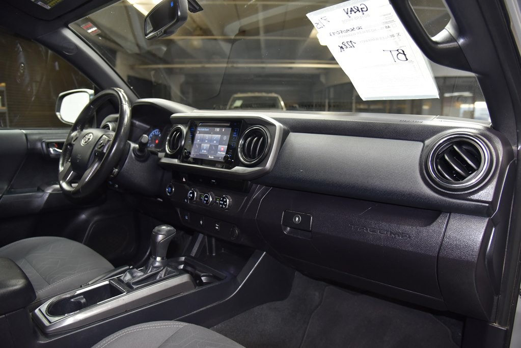 2017 Toyota Tacoma Image 27