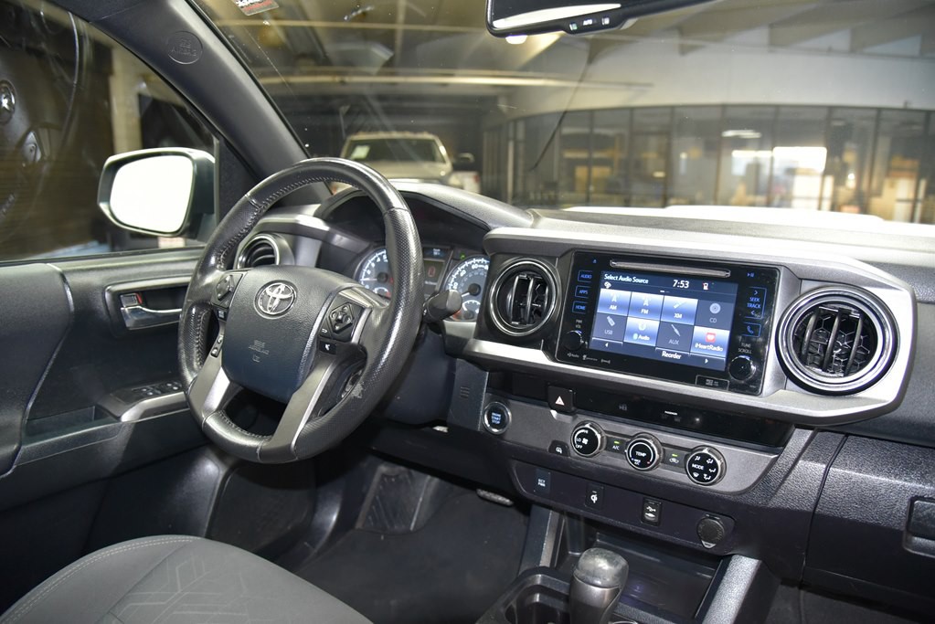 2017 Toyota Tacoma Image 28