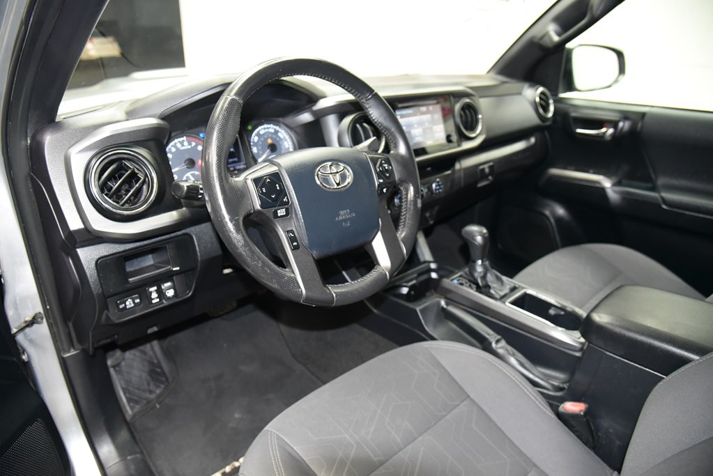 2017 Toyota Tacoma Image 31