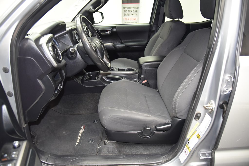 2017 Toyota Tacoma Image 32