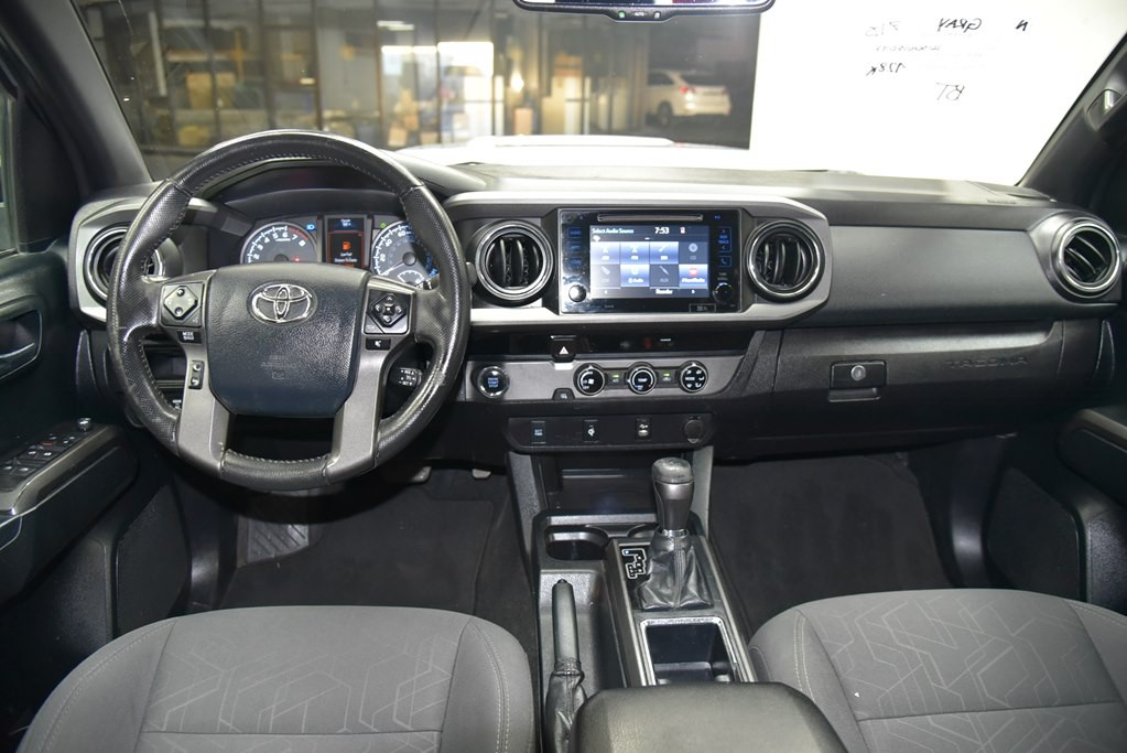2017 Toyota Tacoma Image 34