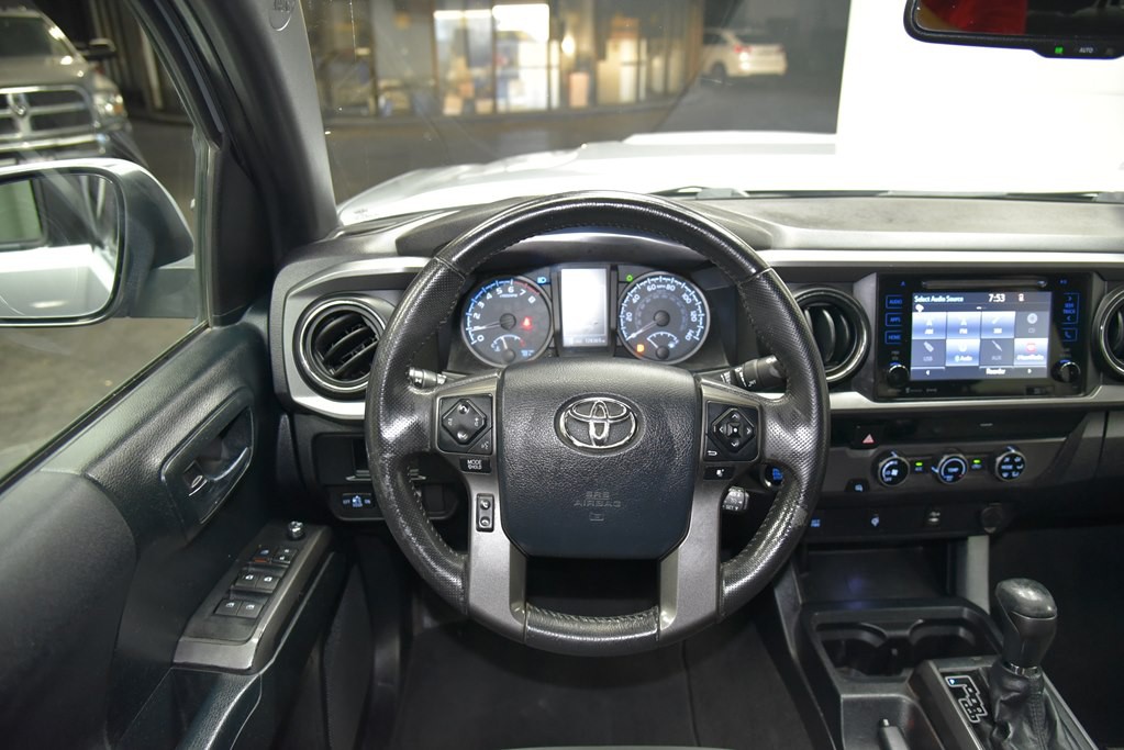 2017 Toyota Tacoma Image 35