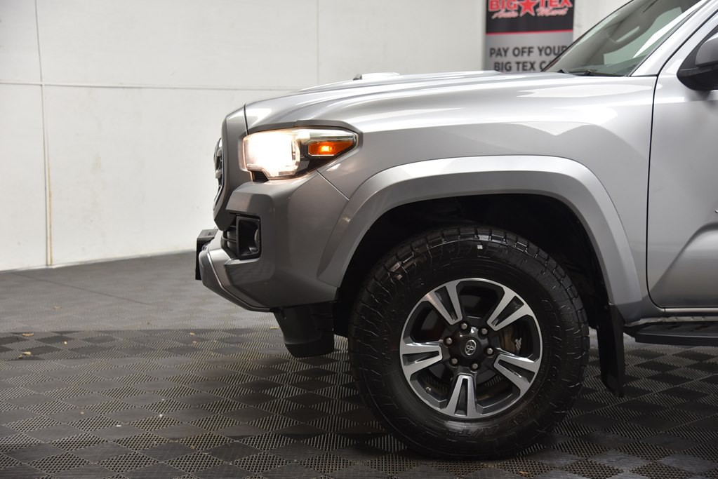 2017 Toyota Tacoma Image 37