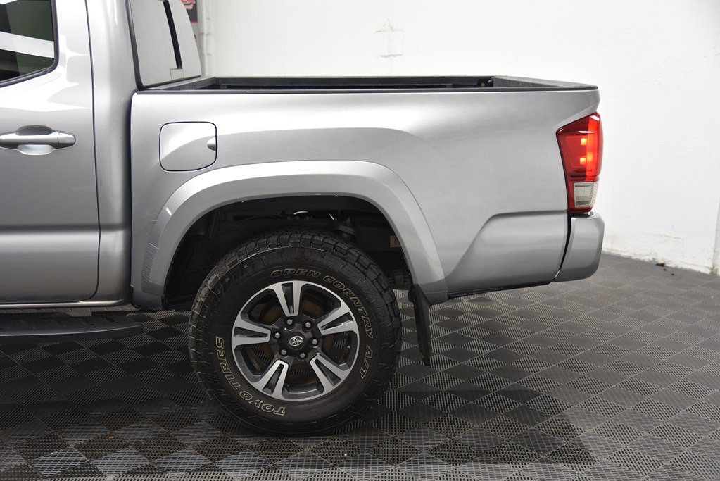 2017 Toyota Tacoma Image 38