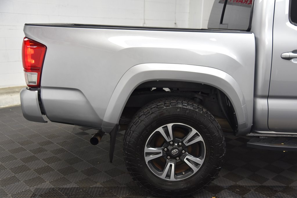 2017 Toyota Tacoma Image 39