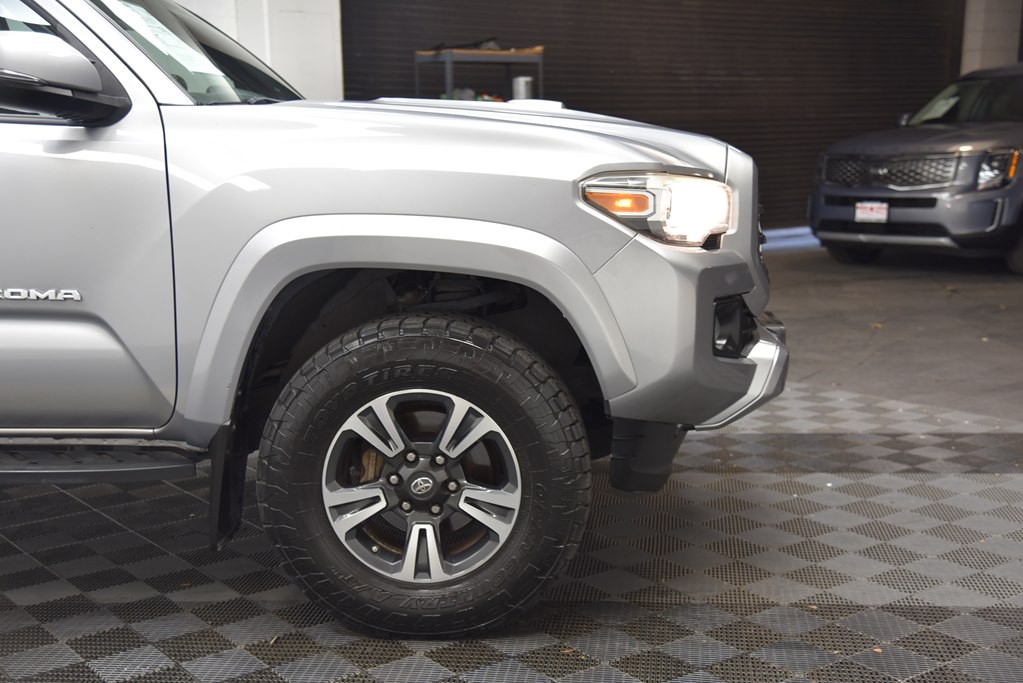2017 Toyota Tacoma Image 40