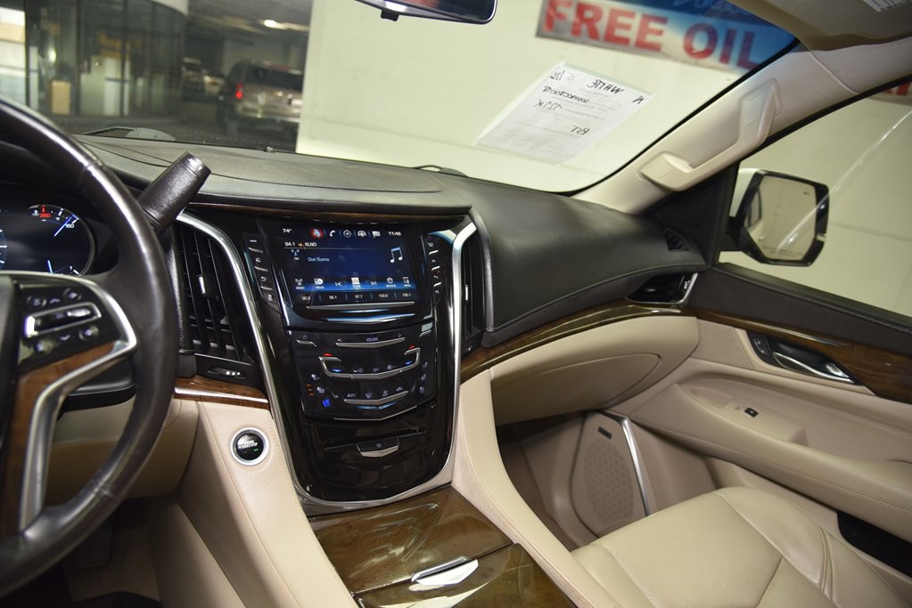 2018 Cadillac Escalade Image 21