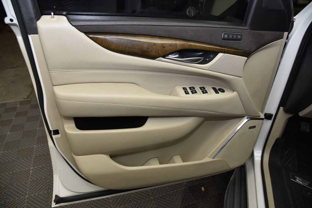 2018 Cadillac Escalade Image 24
