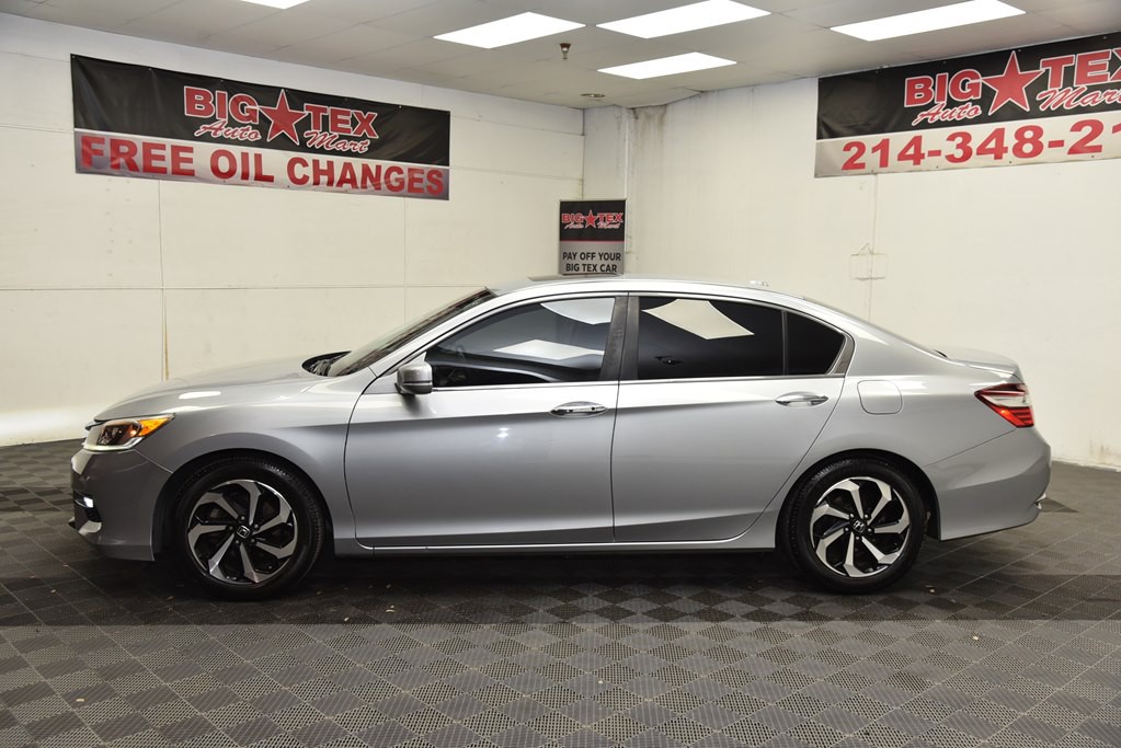 2017 Honda Accord Image 2