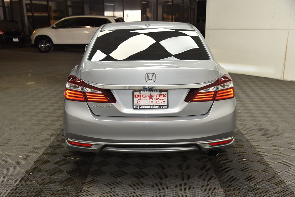 2017 Honda Accord Image 4
