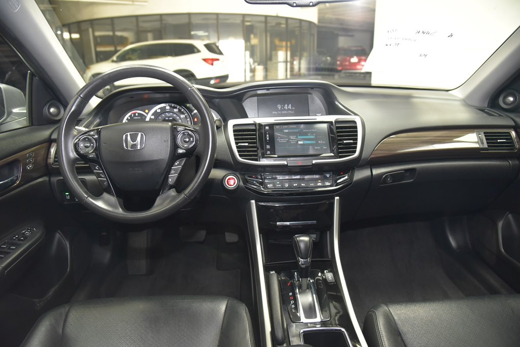 2017 Honda Accord Image 14