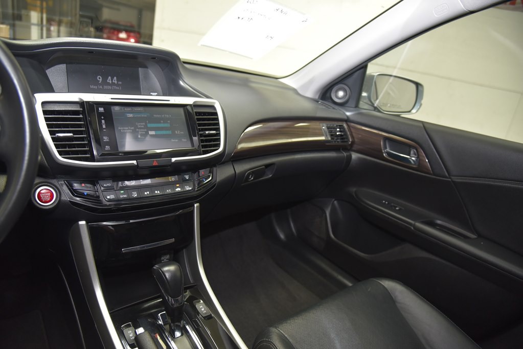 2017 Honda Accord Image 16