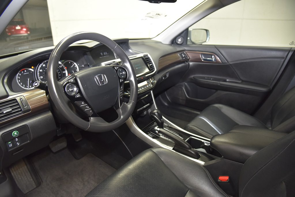 2017 Honda Accord Image 18