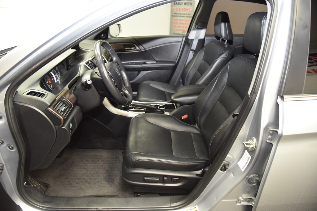 2017 Honda Accord Image 19