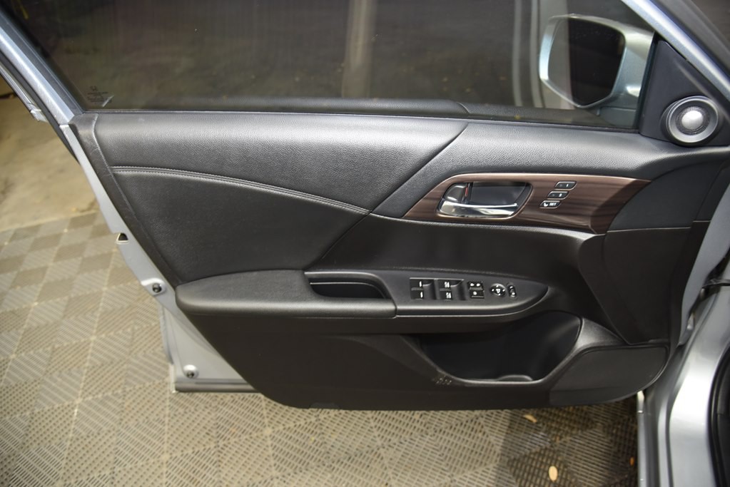 2017 Honda Accord Image 20