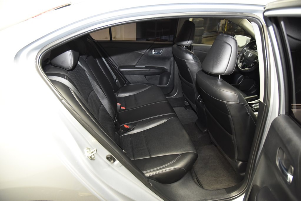 2017 Honda Accord Image 27