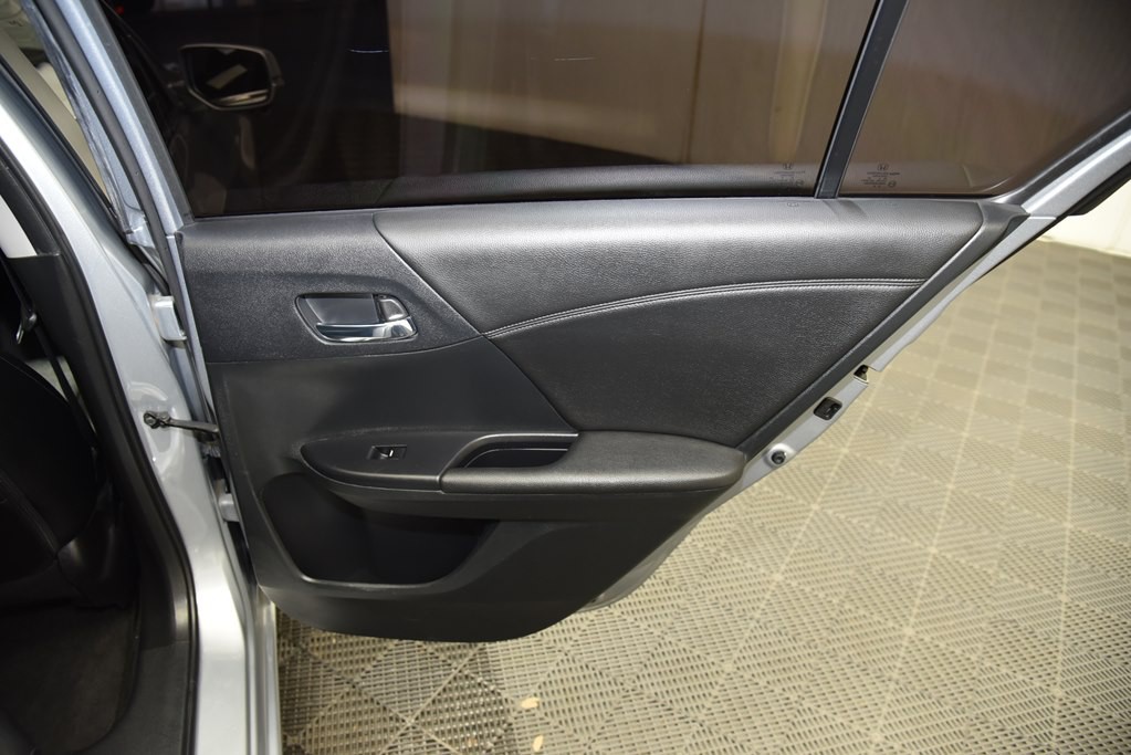 2017 Honda Accord Image 28
