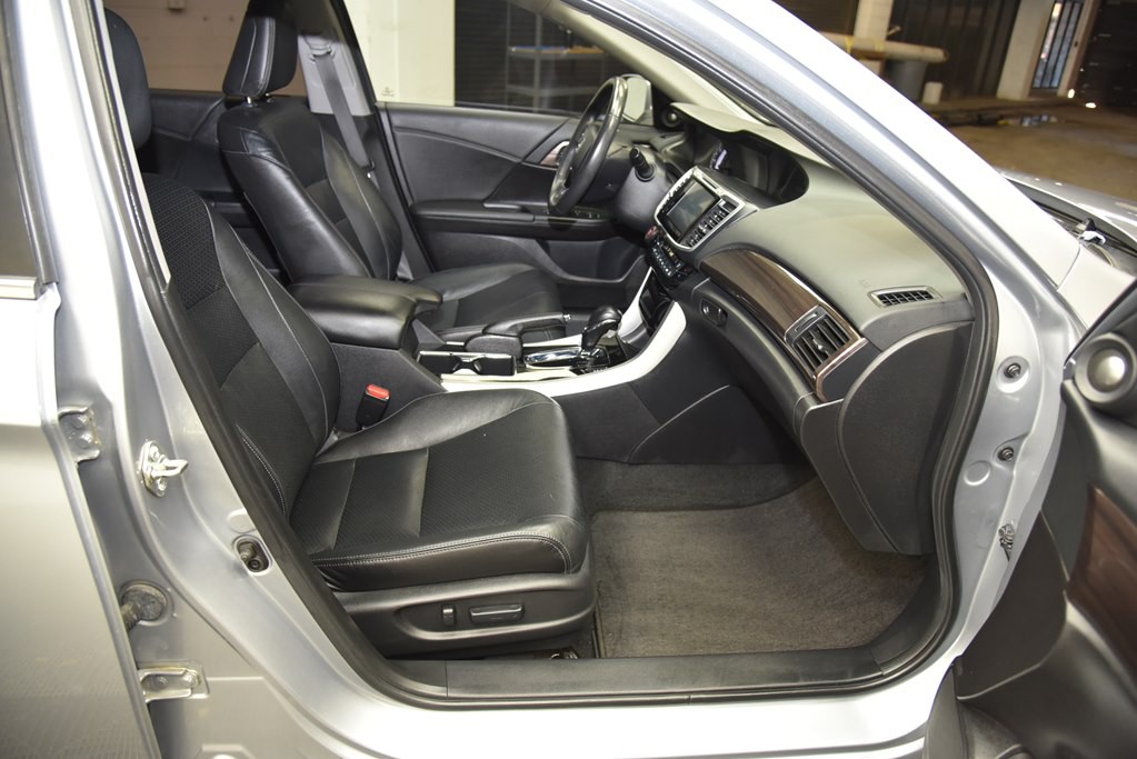 2017 Honda Accord Image 29