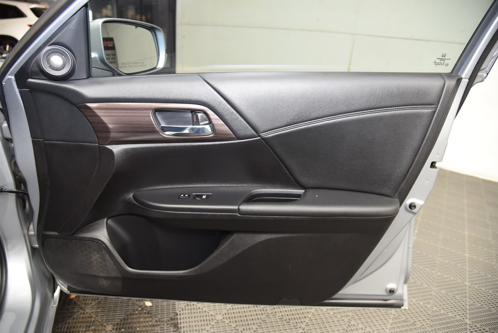 2017 Honda Accord Image 31