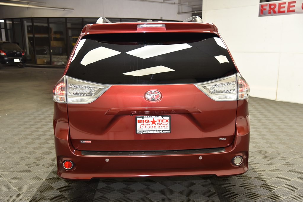 2016 Toyota Sienna Image 4