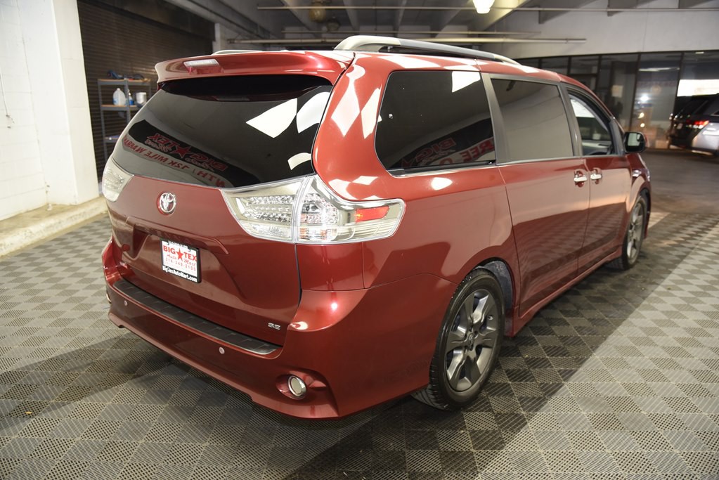 2016 Toyota Sienna Image 5