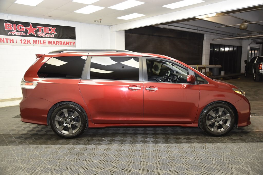 2016 Toyota Sienna Image 6