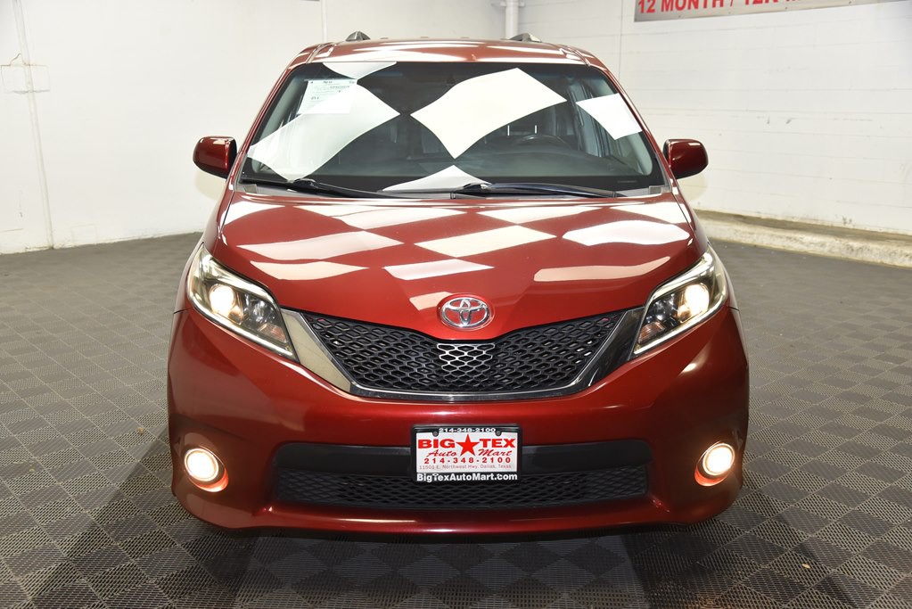 2016 Toyota Sienna Image 8