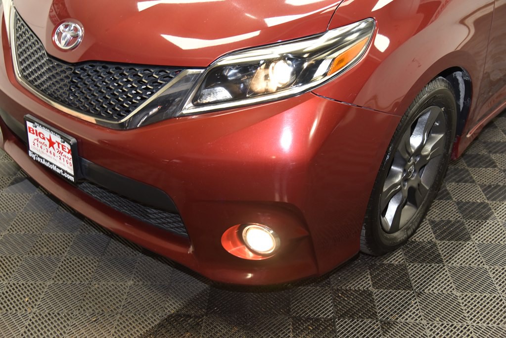 2016 Toyota Sienna Image 9
