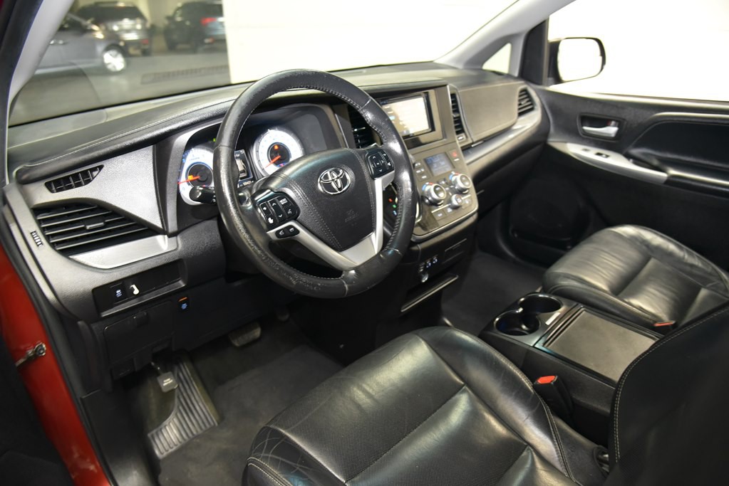2016 Toyota Sienna Image 21