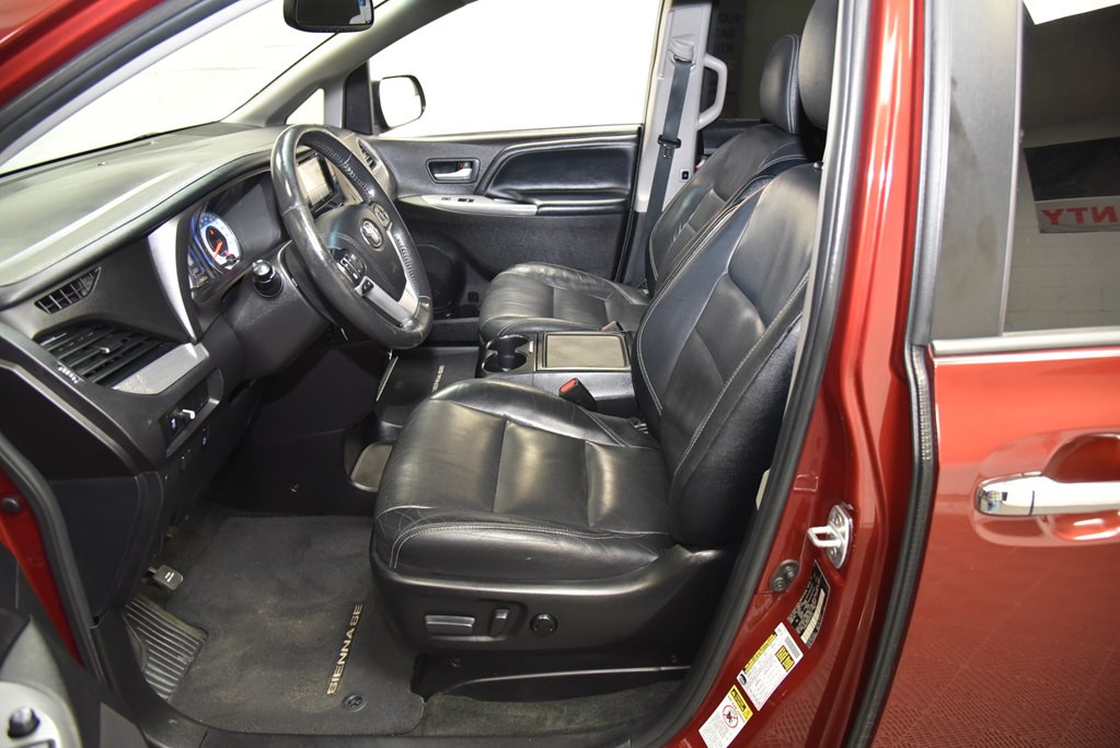2016 Toyota Sienna Image 22