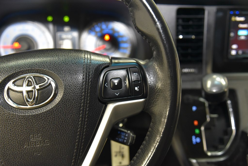 2016 Toyota Sienna Image 26