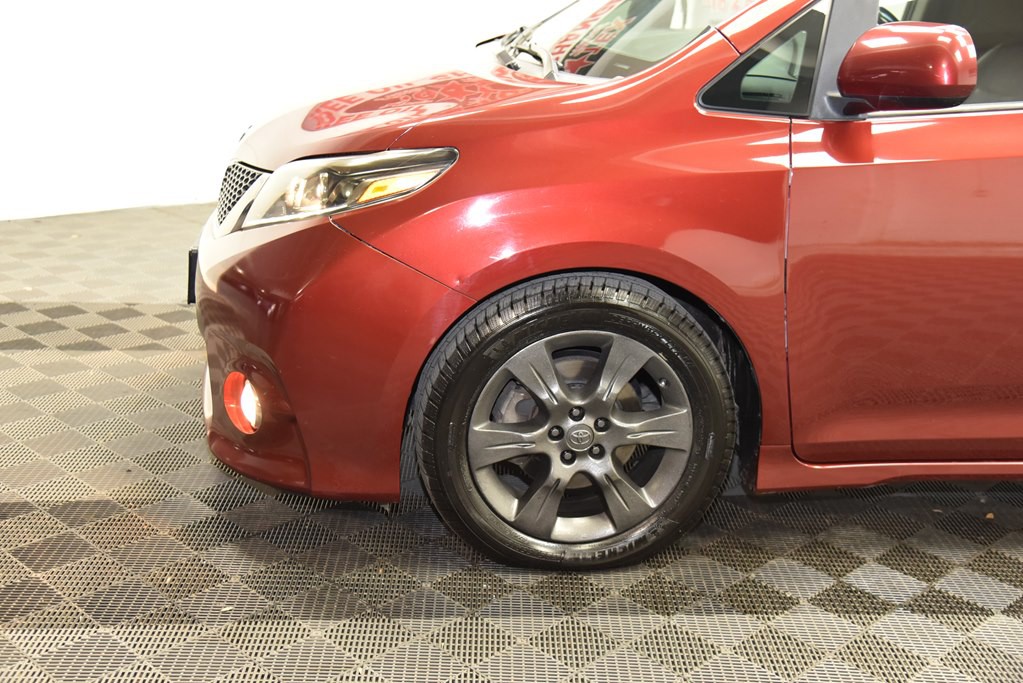 2016 Toyota Sienna Image 29
