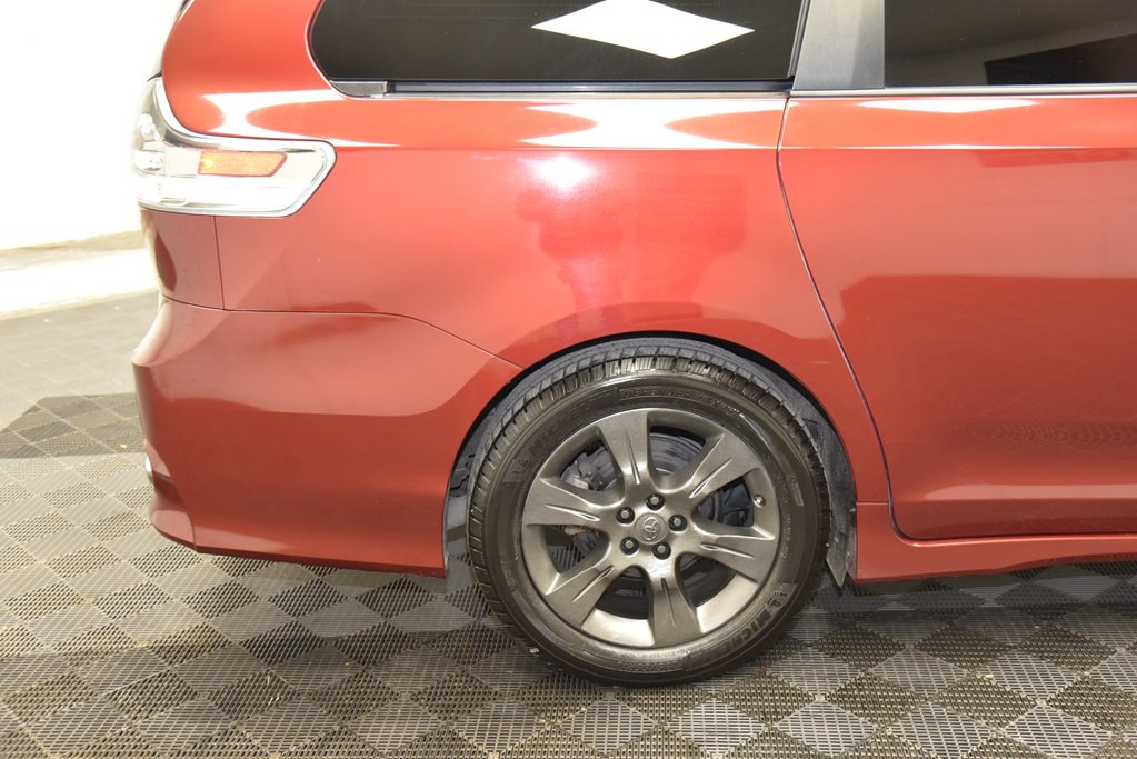 2016 Toyota Sienna Image 31