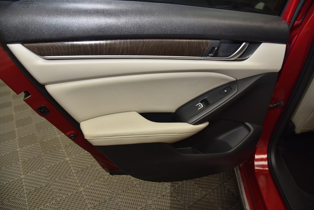 2018 Honda Accord Image 15