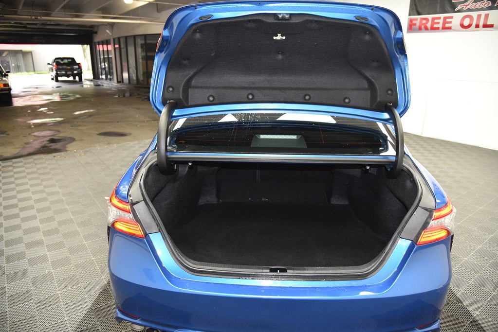 2019 Toyota Camry Image 17