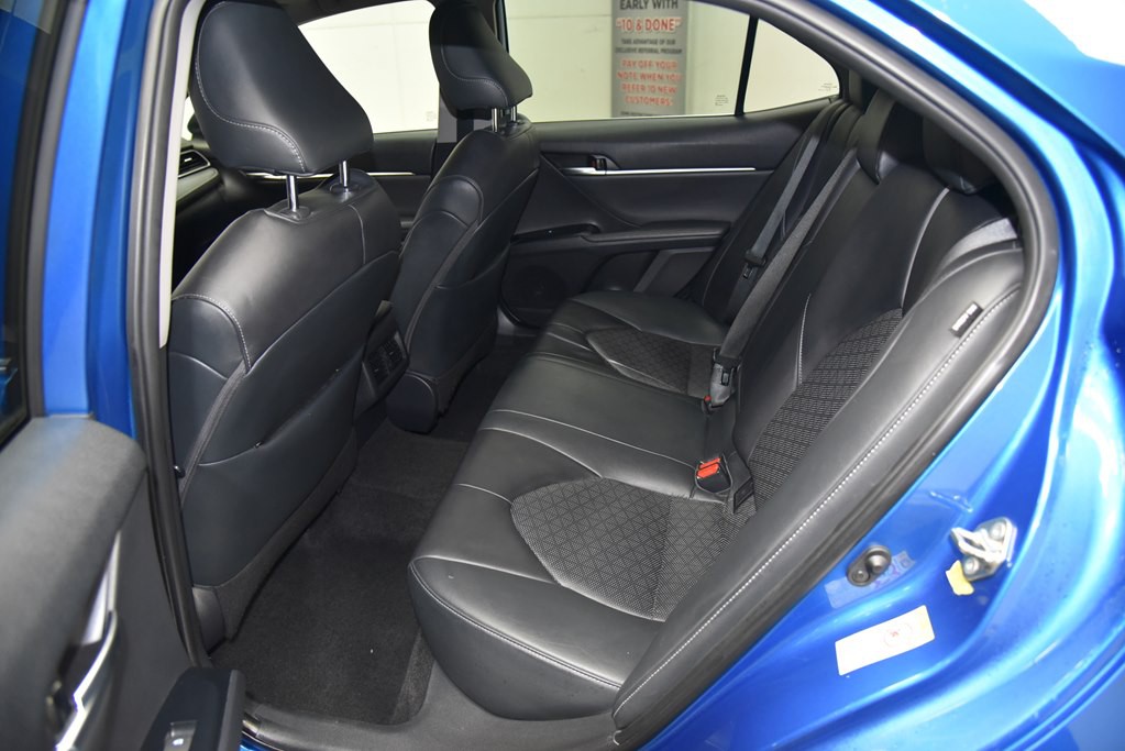 2019 Toyota Camry Image 19