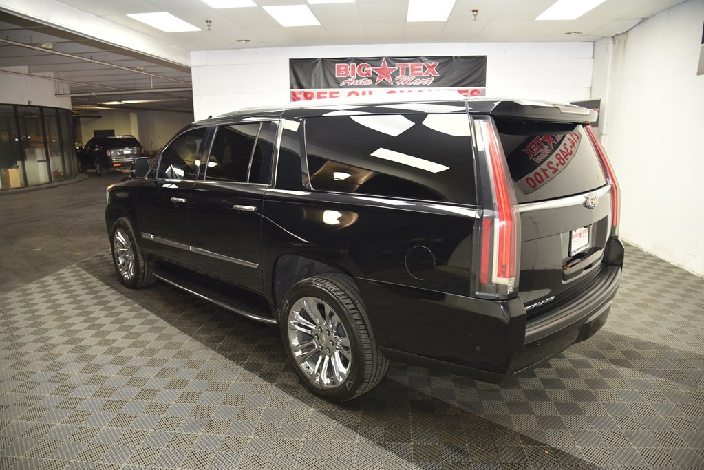 2019 Cadillac Escalade Image 3