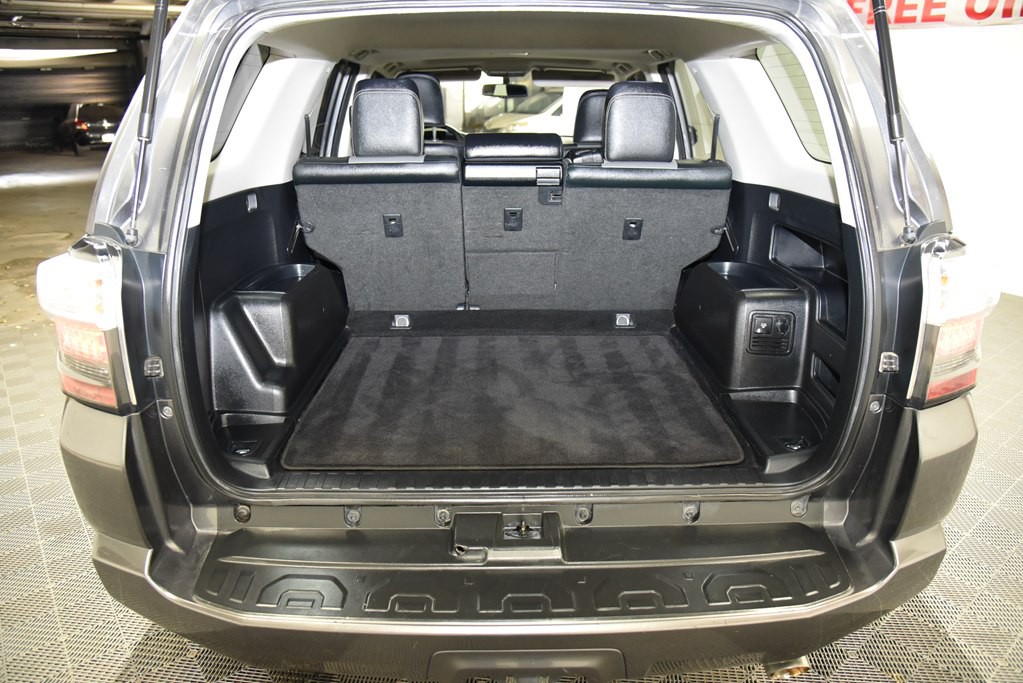 2016 Toyota 4Runner Image 13
