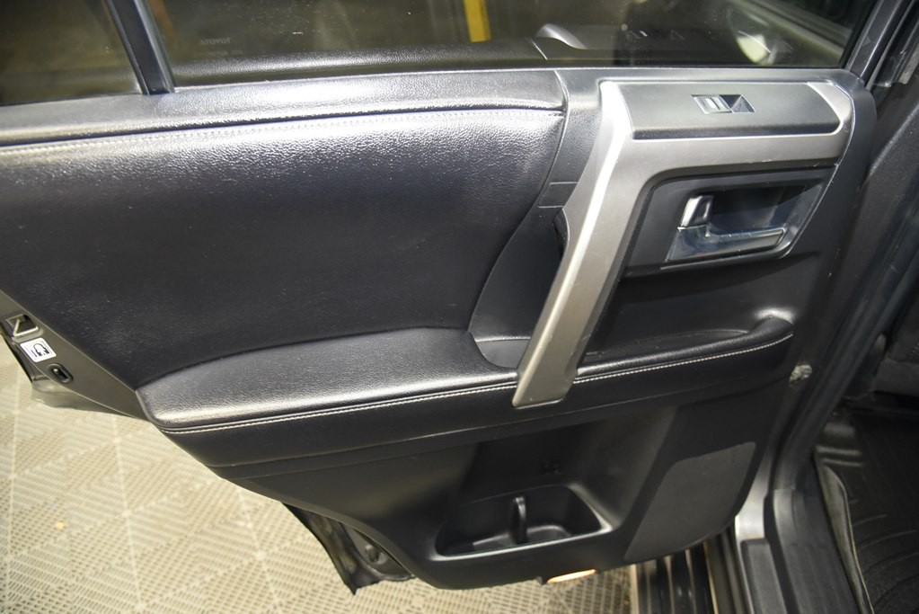 2016 Toyota 4Runner Image 16
