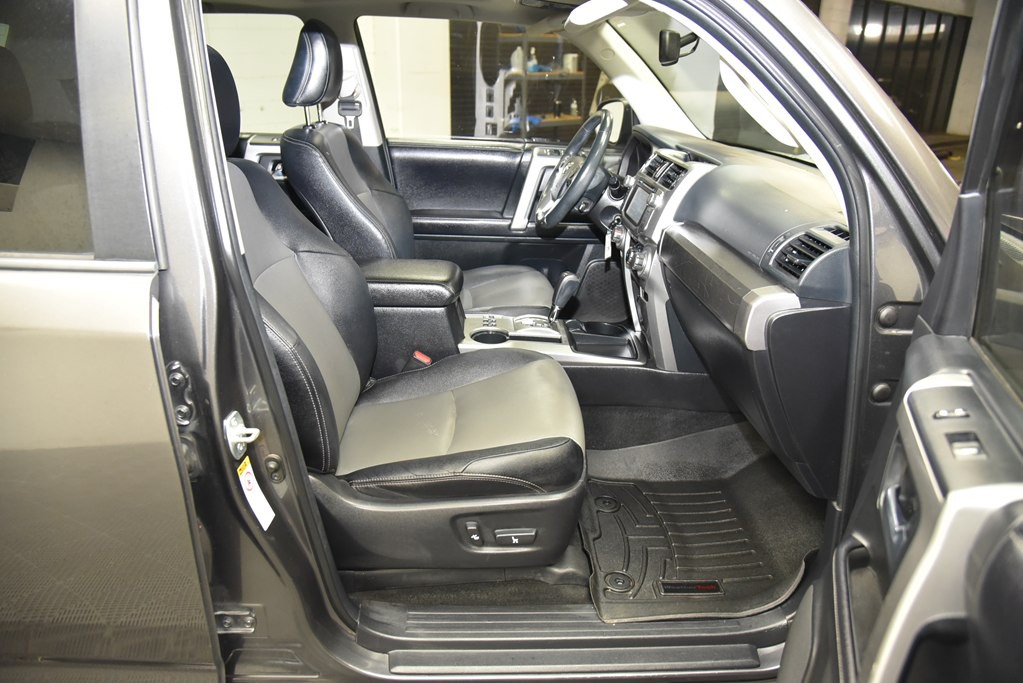2016 Toyota 4Runner Image 24