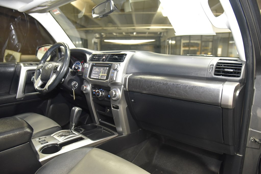 2016 Toyota 4Runner Image 25