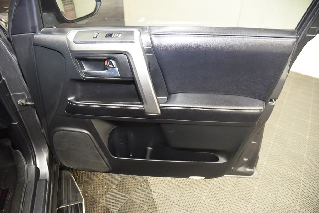 2016 Toyota 4Runner Image 26